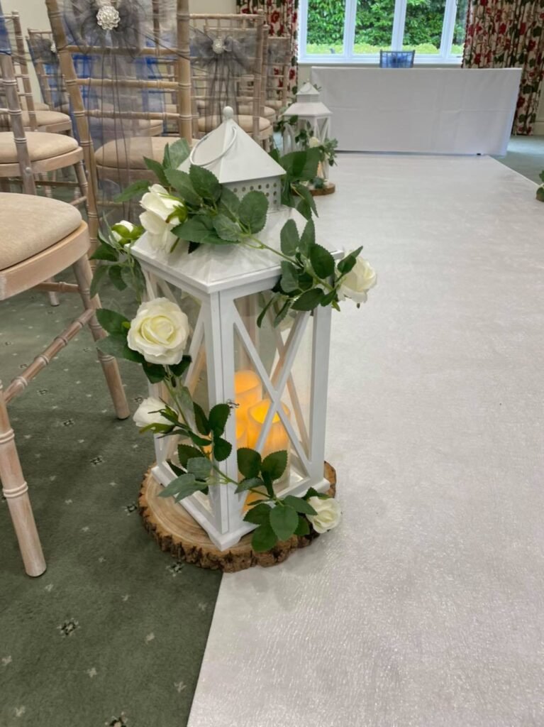 Large Lantern Aisle Decor on Log Slice