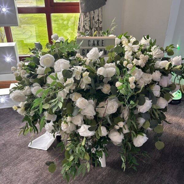 Chloe Cake Table Floral